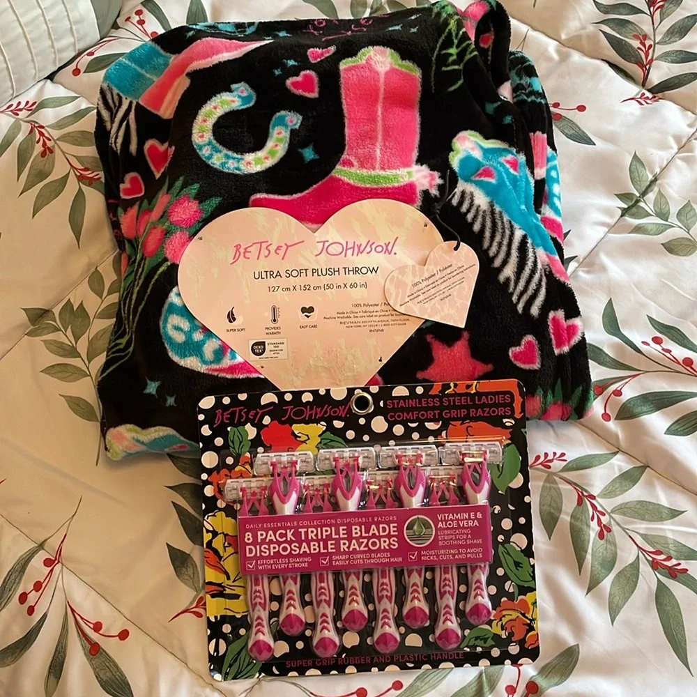 Betsey Johson plush throw with 8 pack disposable razors. NEW